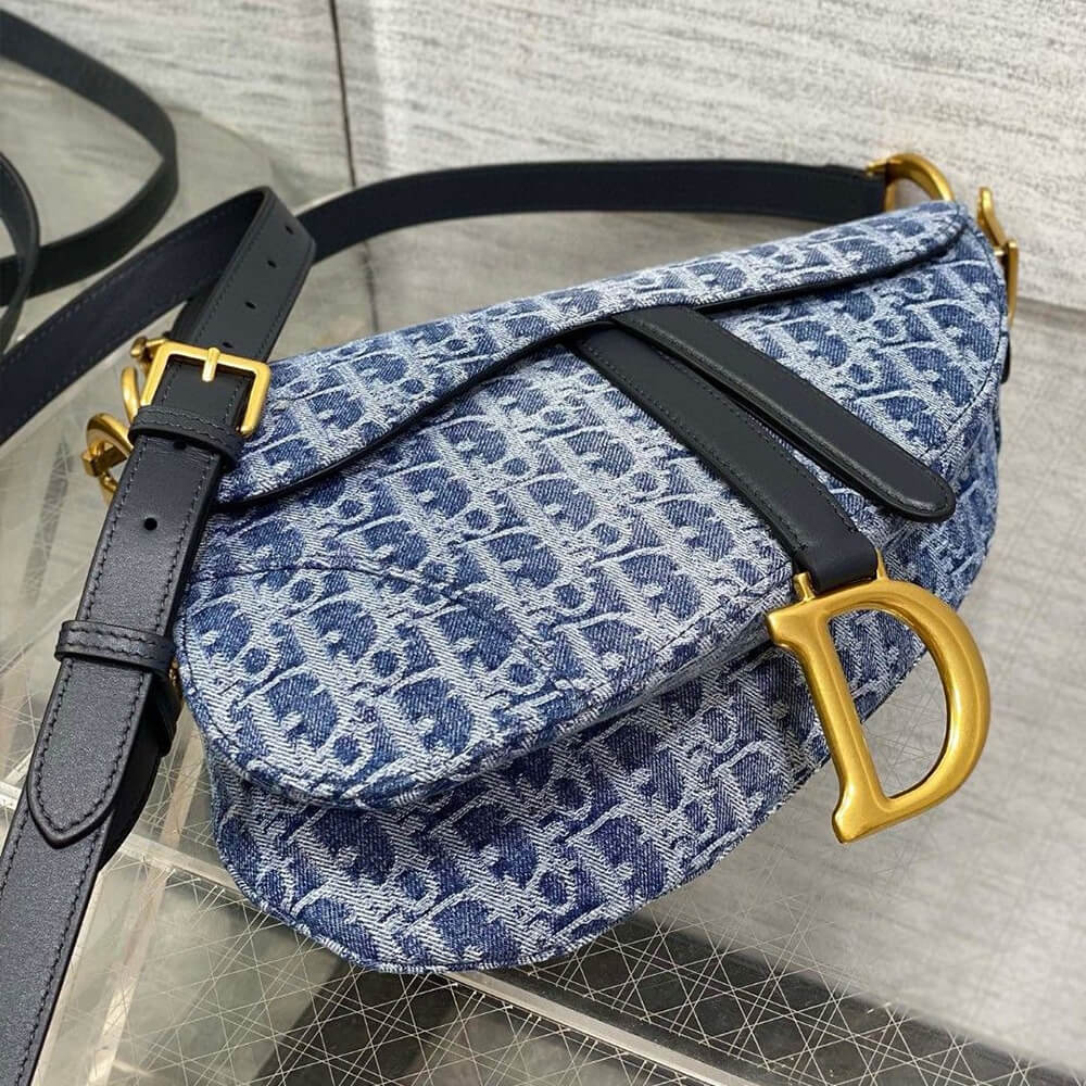 D10r saddle bag with strap