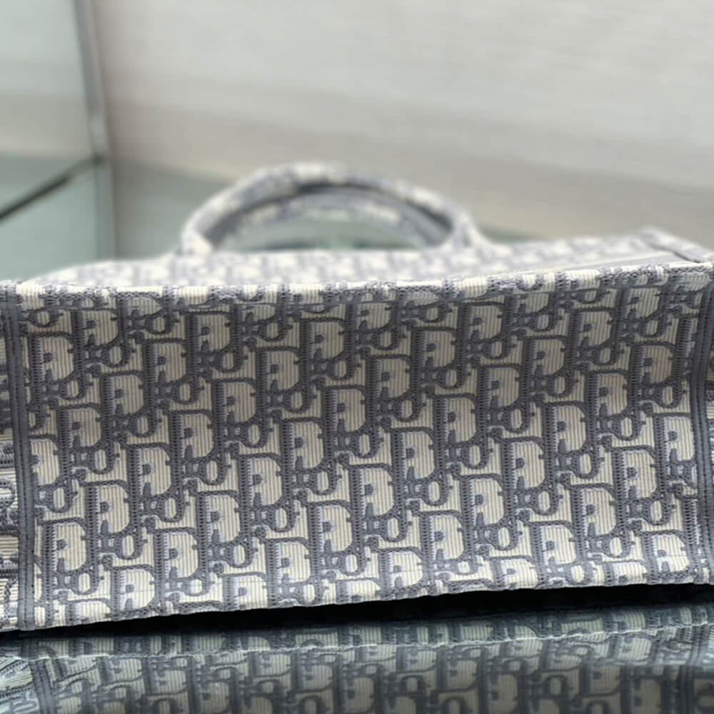 medium D10r book tote