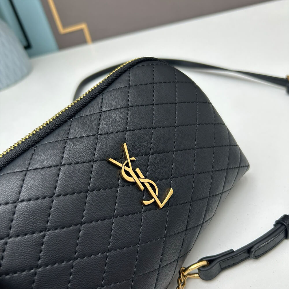 Y51 gaby zipped pouch in quilted lambskin