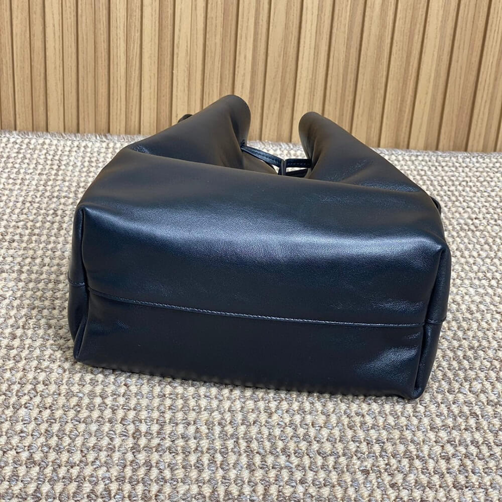 Y51 paris vii pochon in lambskin