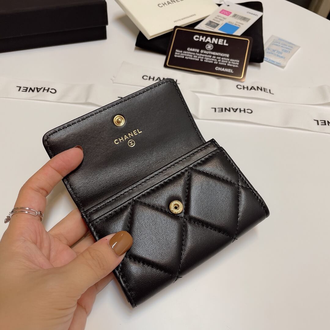 Ch**el 19 card holder with flap